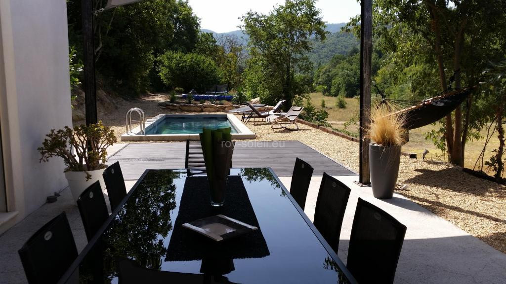 Photo de Menerbes Luberon maison moderne clim piscine