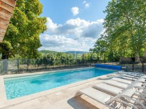 Bastide with pool and panoramic views à Ménerbes
